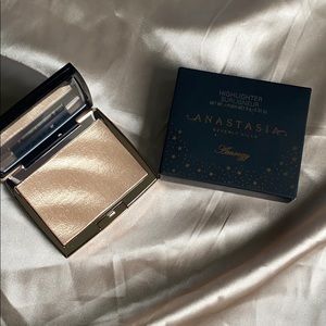 Anastasia Beverly Hills Amrezy Highlighter